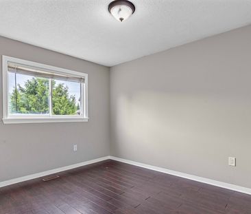 For Lease - 16 Herrell Avenue, Barrie, Ontario - Photo 3