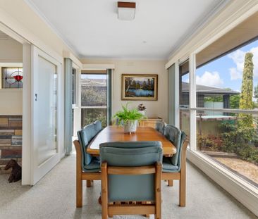 Family Home with Valley Views * 6 Month Lease Only * - Photo 5