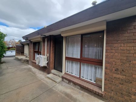 Neat 2 bedroom flat - Photo 4