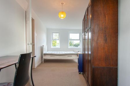 4 bedroom semi-detached house to rent - Photo 4