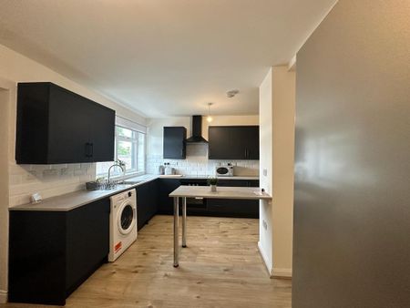 1 bed house share to rent in Brunshaw Road, Burnley, BB10 - Photo 2