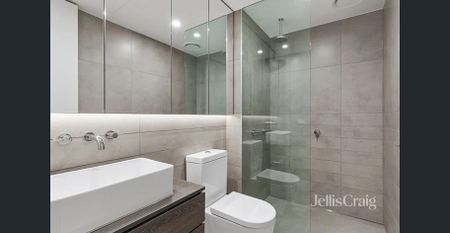 Superbly Crafted Spacious Apartment - Photo 2