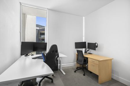 Modern, Light Filled Two Bedroom Apartment with Study & Exceptional Indoor-Outdoor Living - Photo 2