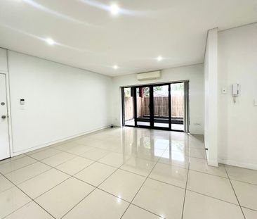 Spacious and Modern Apartment in a Prime Yagoona Location - Photo 3