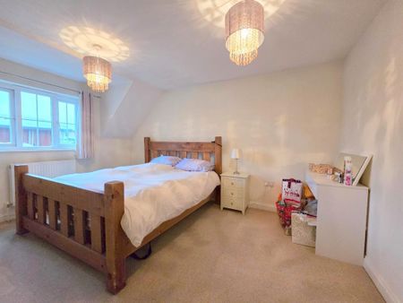 4 bedroom semi-detached house to rent - Photo 5