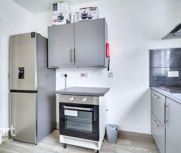 1 bedroom coach house to rent - Photo 1