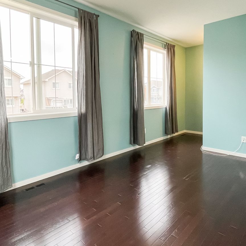 Sunlit 3 Storey End Unit Townhouse. - Photo 1