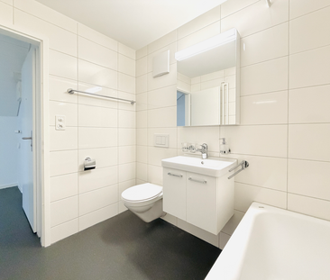 Charmante Dachwohnung mit Balkon - Photo 4