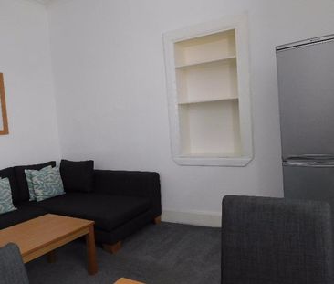 3 bedroom flat to rent - Photo 1