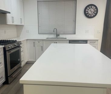 Spacious & Stylish Townhouse in South Surrey - Photo 6