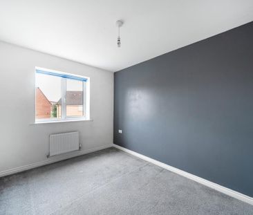 3 bedroom end of terrace house to rent - Photo 1