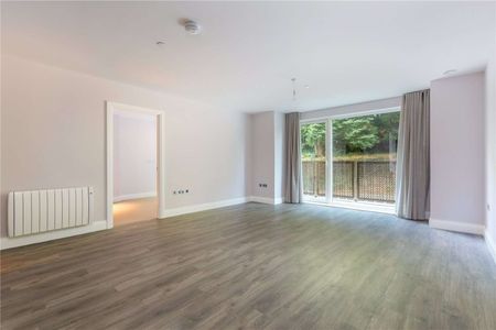 Two bedroom apartment in a unique landmark development at the edge of the Pantiles - Photo 3