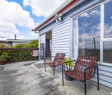 Cozy 2-Bedroom Home in the Heart of Stanmore Bay - Photo 2