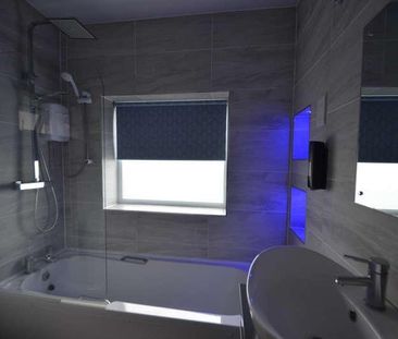 Pooley Green Road, Egham, TW20 - Photo 4