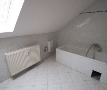 2-Zimmer-DG-Wohnung mit BALKON, offene Küche, Badewanne – frisch re... - Photo 5