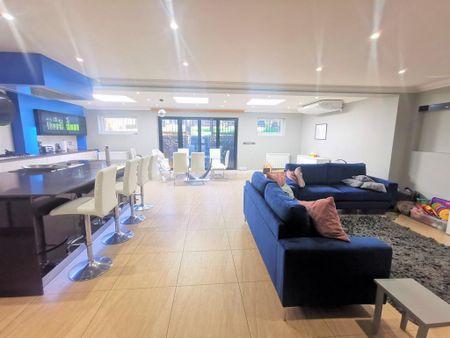 5 bedroom detached house to rent - Photo 4