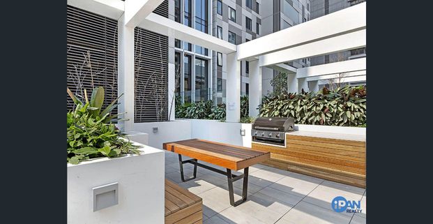 Luxury FURNISHED TWO bedroom apartment with Spectacular View - Photo 1