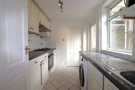 3 bedroom terraced house to rent - Photo 3