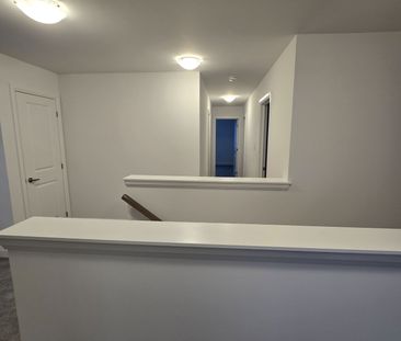 For Lease - 17 Barnyard Trail, Barrie, Ontario - Photo 5