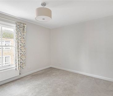 A recently renovated, light and modern terraced Victorian house sit... - Photo 3