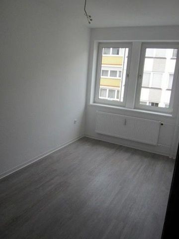 Renovierte, helle 2,5-Zimmer-Wohnung ab sofort für Sie frei! - Photo 3