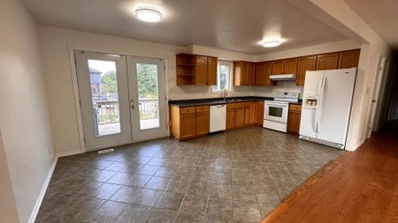 For Lease - 2153 Spring Street, Innisfil, Ontario - Photo 4