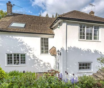 Set in the heart of town, this modernised family home benefits from easy access to all the amenities Sevenoaks town has to offer. - Photo 1