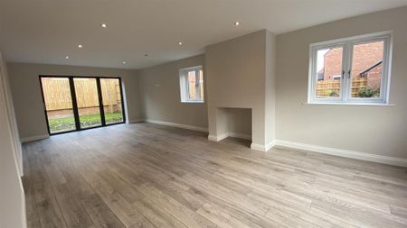 5 bedroom detached house to rent - Photo 3