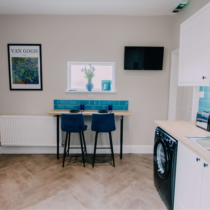 Recently Refurbished Stylish House Share - City Centre - Photo 2