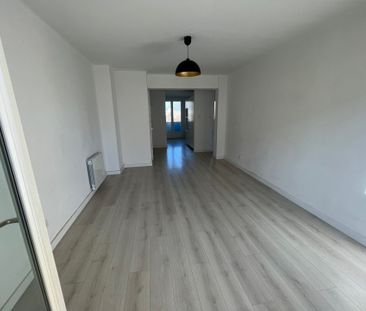 Location Appartement 3 pièces 54m² MARSEILLE 5ème - Photo 2