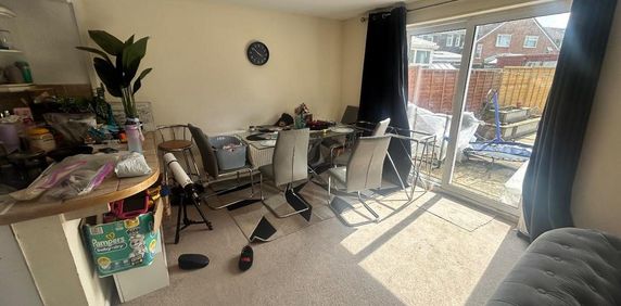 3 bedroom end of terrace house to rent - Photo 2