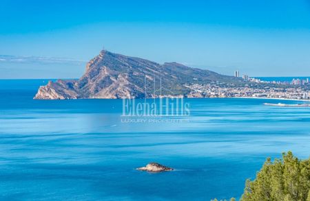 Modern apartment with spectacular sea views located in a luxury residential zone Altea Hills in Alicante. - Photo 3