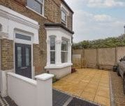 3 bedroom maisonette to rent - Photo 2