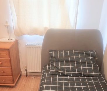 Room in a Shared Flat, Lairdale Close, SE21 - Photo 1
