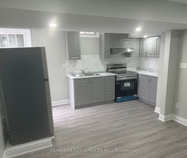 For Lease - 32 Silo Court, Brampton, Ontario - Photo 2