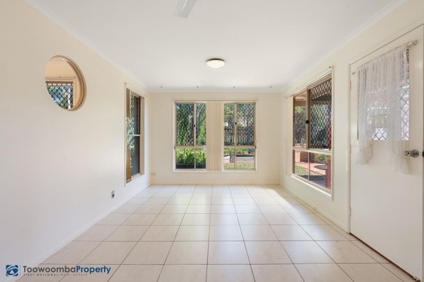 Spacious Family Home in Quiet Darling Heights Location - Photo 1