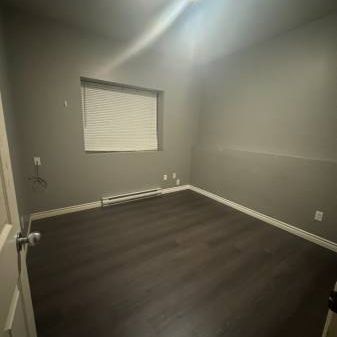 2 bedroom suite - walking distance to UFV/in-suite laundry - Photo 1