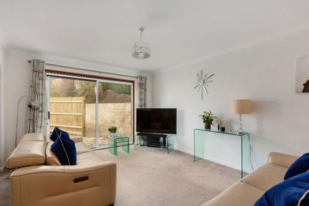 3 bedroom semi-detached house to rent - Photo 4
