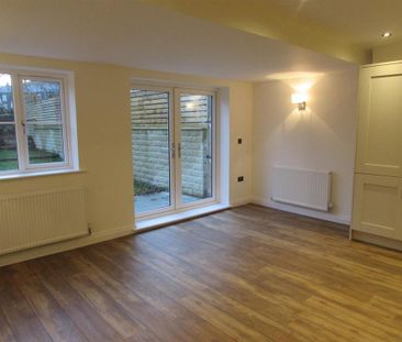 4 bedroom semi-detached house to rent - Photo 1