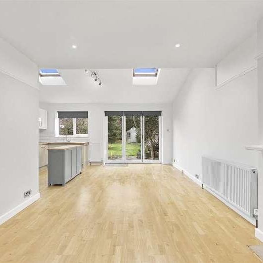 Tower Road, Epping, CM16 - Photo 1