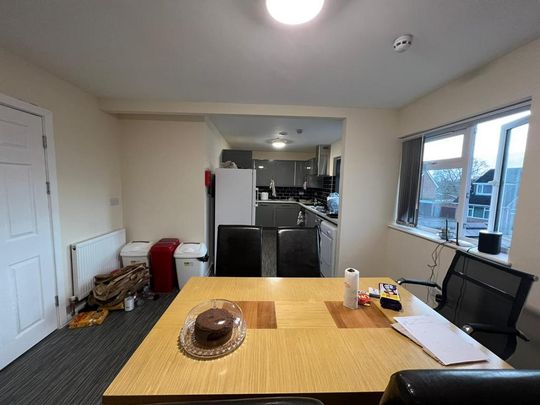 6 bedroom semi-detached house to rent - Photo 1