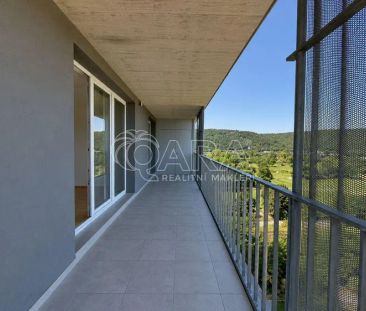 Designový byt 2+kk s prostornou terasou, balkonem, garážovým stáním... - Photo 2
