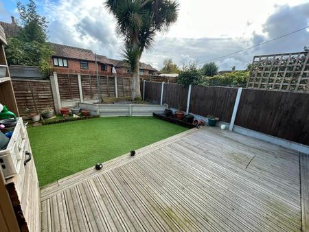 3 bedroom semi-detached house to rent - Photo 5
