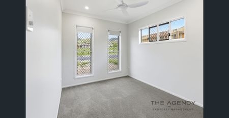 Stylish New Residence in a Prime Norman Gardens Location - Photo 3