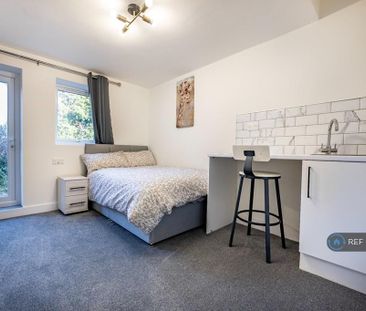 1 bedroom in a house share to rent - Photo 2