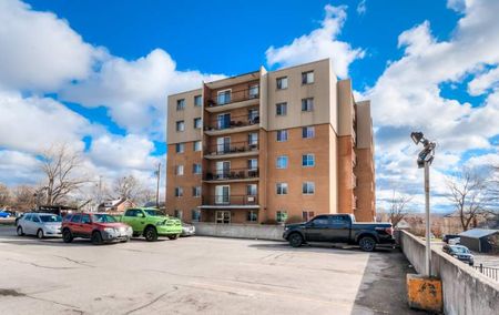 apartments at 258 West Street - Photo 4