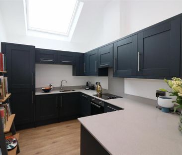 3 bedroom flat to rent - Photo 6