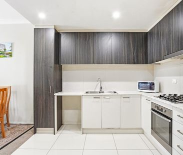 MODERN APARTMENT IN A CONVENIENT LOCATION - Photo 2