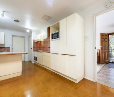 Three Bedroom Family Home in a Quiet, Established Neighbourhood - Photo 2