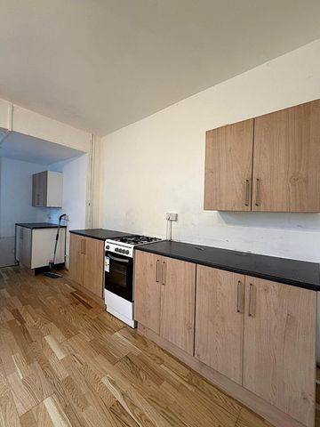 £850 PCM, Three Bedroom House with Enclosed Garden in Birchwood Avenue, Treforest, Pontypridd, CF37 1TZ - Photo 5